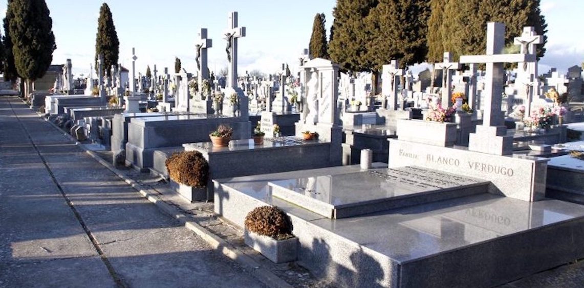 Esquelas.es | Cullar construye 16 nuevas sepulturas con capacidad para cuatro cuerpos cada una