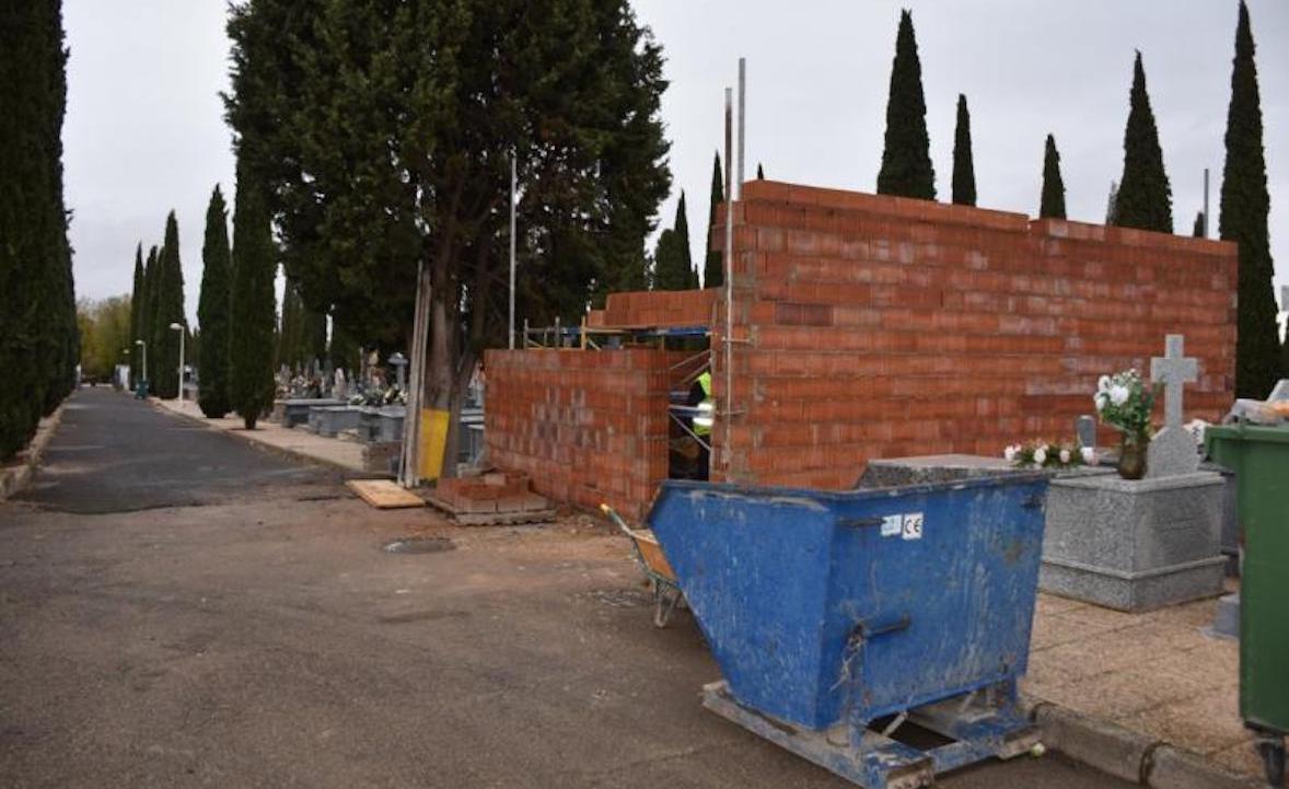 Esquelas.es | Construyen nuevos aseos en el cementerio de Daimiel adaptados para personas con discapacidad