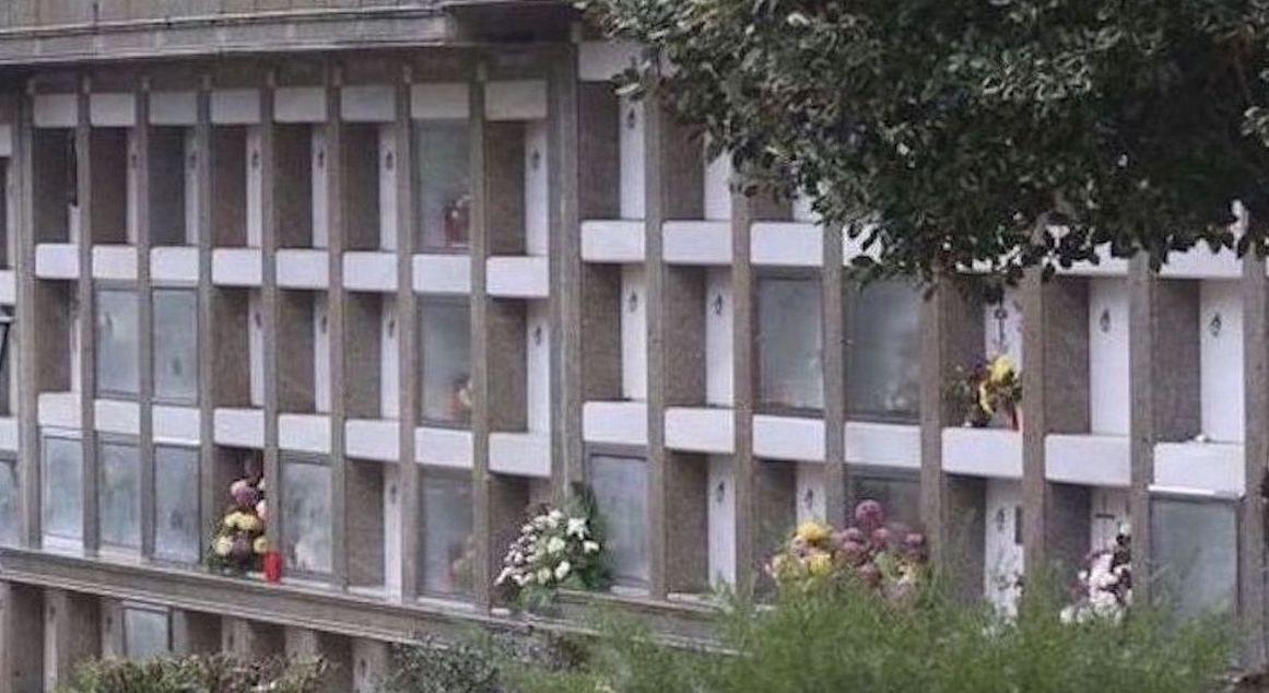 Esquelas.es | Unos inmisericordes profanan dos tumbas del cementerio de Dena dejando sus ataúdes a la vista