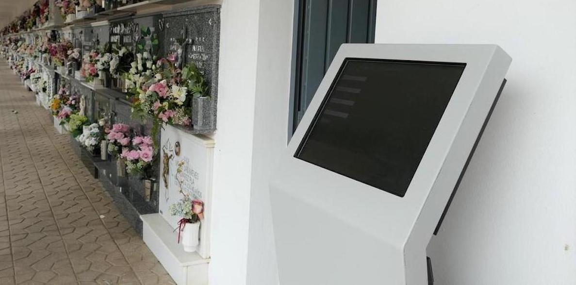 Esquelas.es | Almendralejo habilita un sistema informático de búsqueda de sepulturas en el cementerio municipal