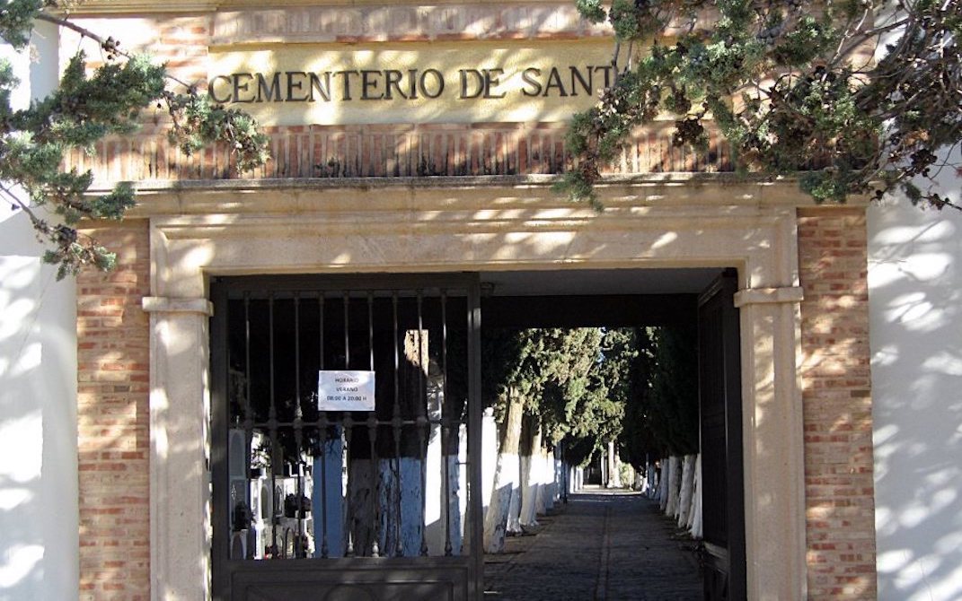 Esquelas.es | Operarios inician la reparacin de la techumbre en la parte antigua del cementerio de Villarrobledo