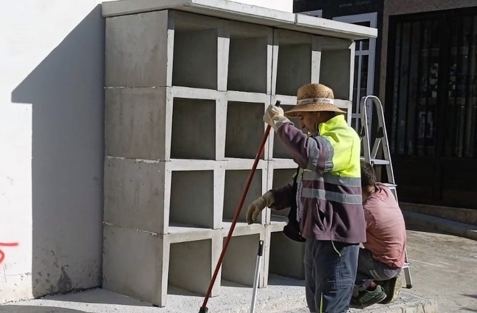 Esquelas.es | Construyen 12 nichos y los primeros 32 columbarios en el cementerio de Redovn