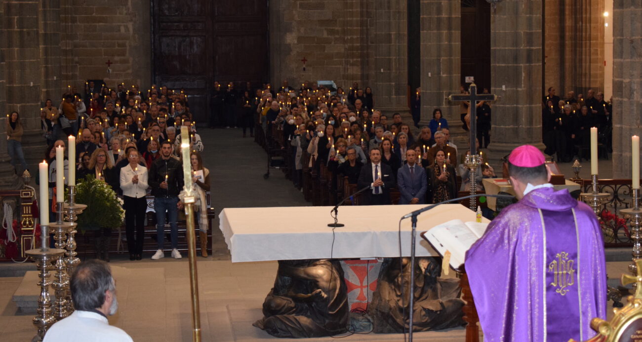 Esquelas.es | Ms de 400 personas llenan la Catedral de Santa Ana de las Palmas de Gran Canaria en la primera Misa Funeral de Mmora