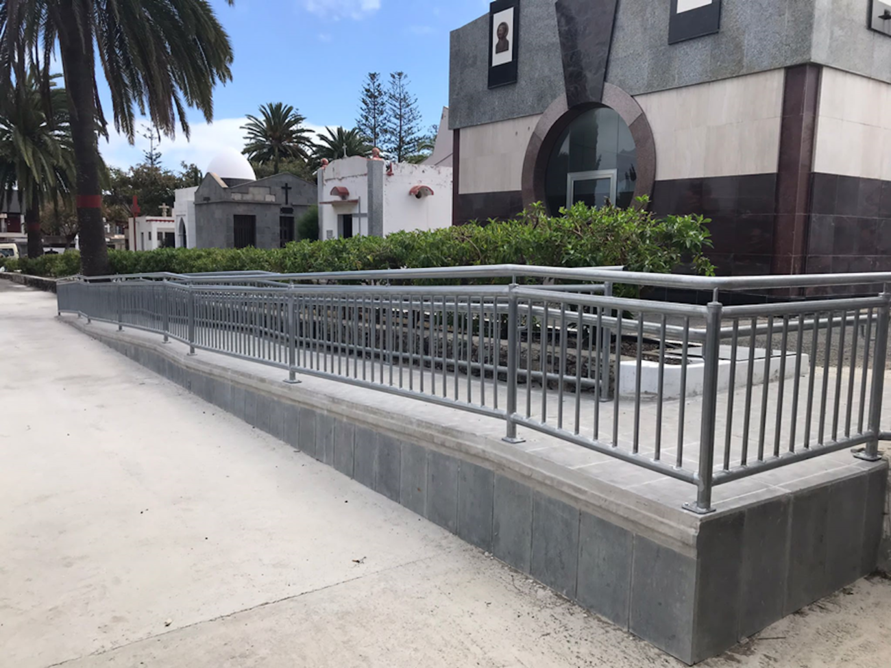 Esquelas.es | Mejoran la accesibilidad del Cementerio de San Lzaro con nuevas rampas y barandillas