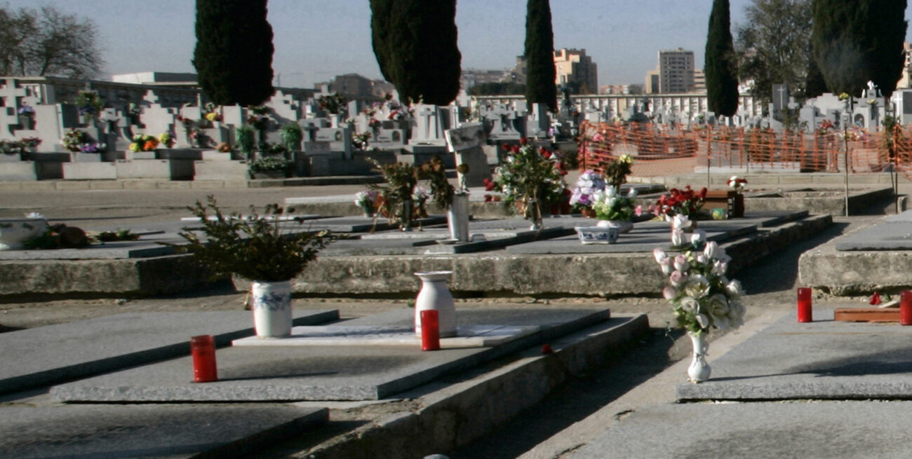 Esquelas.es | Roban los ornamentos funerarios de 74 tumbas del cementerio de Carabanchel