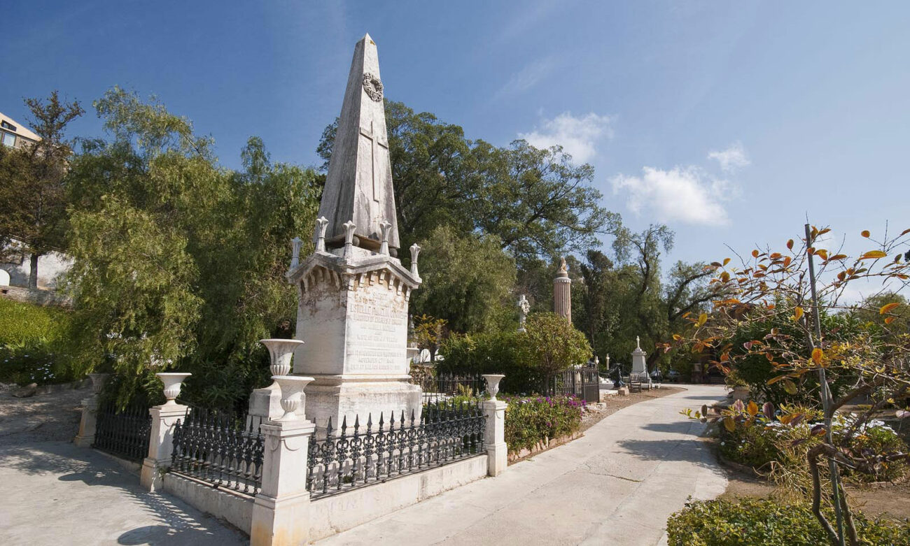 Esquelas.es | El Cementerio Ingls de Mlaga celebra el domingo 23 de abril, con flores, libros y buen vino