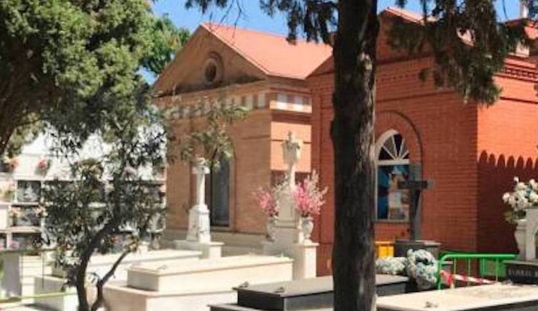 Esquelas.es | Ayuntamiento acuerda con la hermandad sacramental la construcción de175 nichos en un patio del cementerio de Utrera