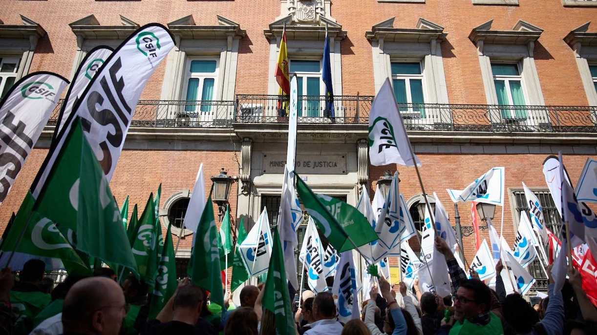 Esquelas.es | Personal administrativo de justicia y equipos forenses salen a la calle para reclamar mejora salarial