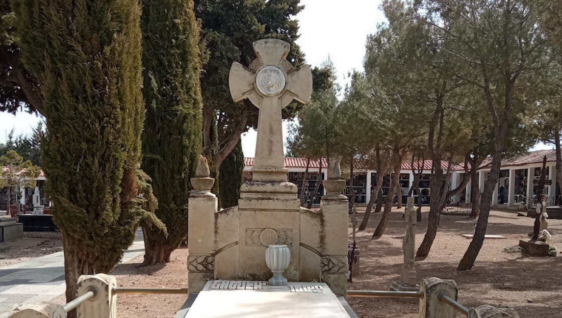 Esquelas.es | Destacar el patrimonio funerario de Teruel: La segunda charla se ha celebrado en el cementerio de Caud