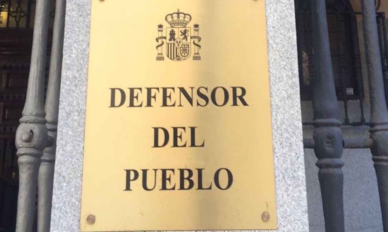 Esquelas.es | Entregan 500 firmas al Defensor del Pueblo para que apoye un cementerio islmico en Madrid