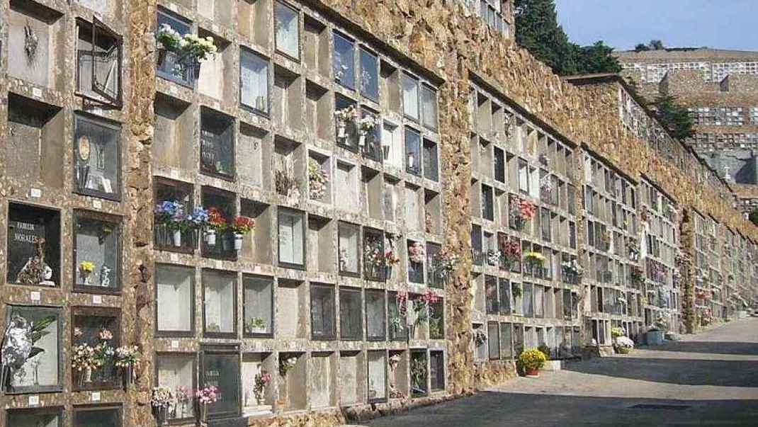 Esquelas.es | Ya son 162 los nichos profanados en el cementerio de Montjuc en busca de objetos de valor