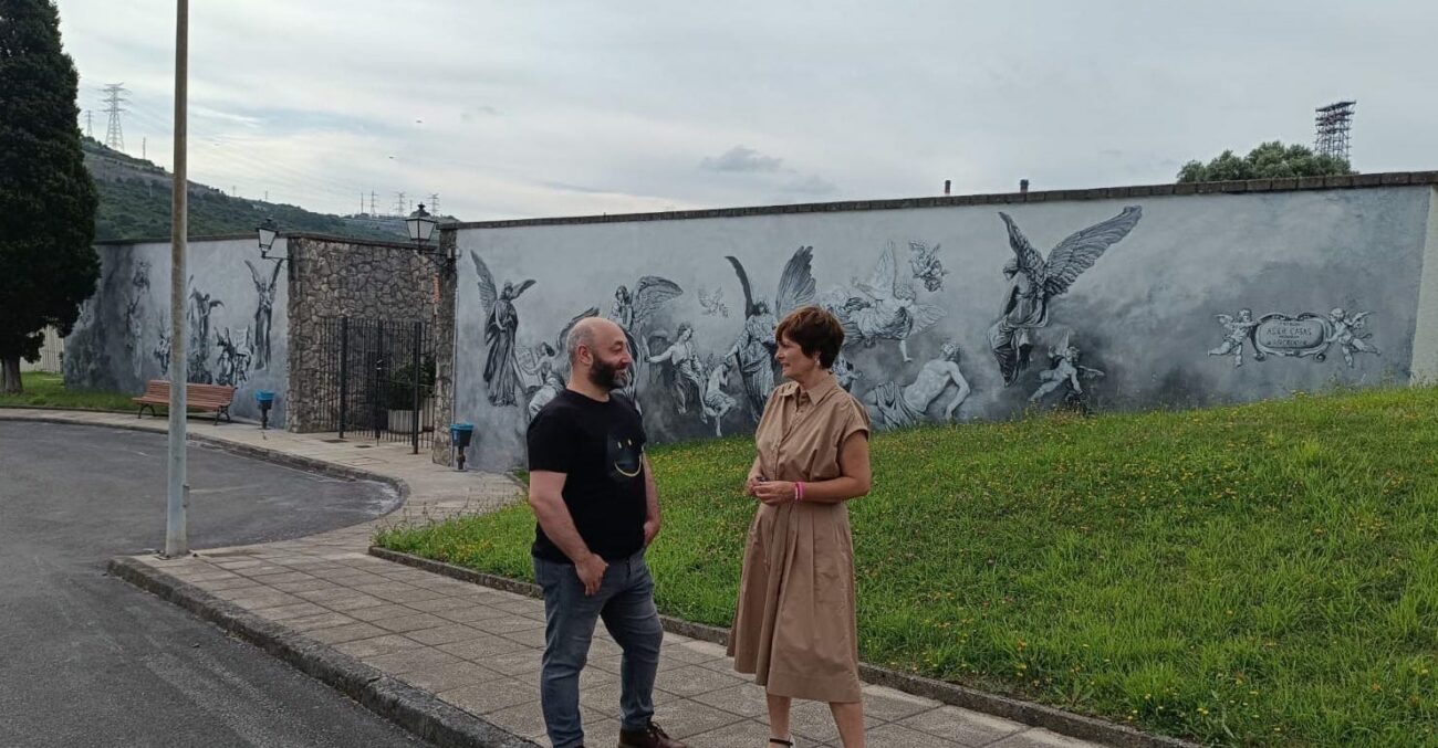 Esquelas.es | Asier Casas pinta los muros del cementerio de San Julin de Musques con elementos del Arte Sacro