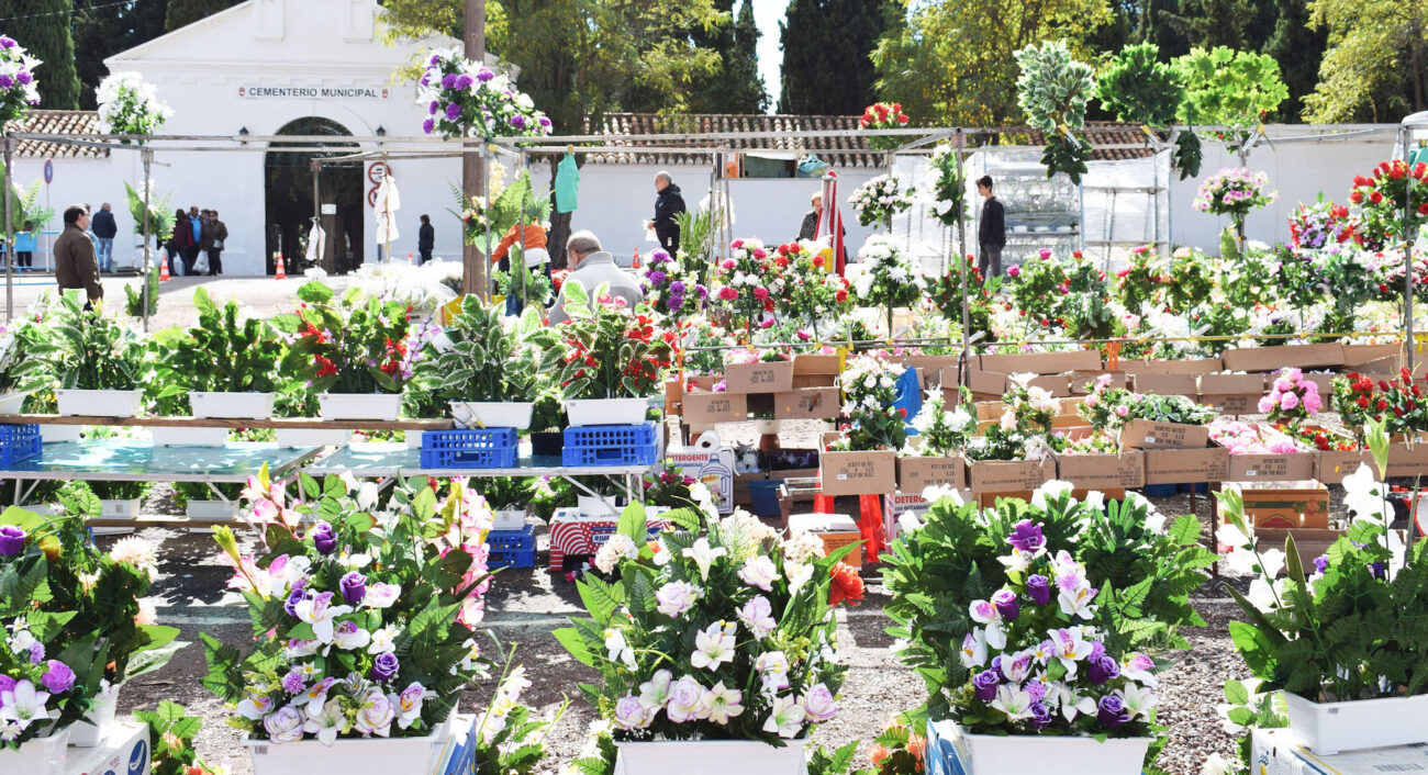 Esquelas.es | El Ayuntamiento abre el plazo de solicitud de puestos de venta de flores y velas en el cementerio