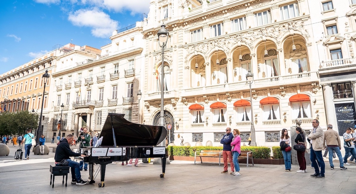 Esquelas.es | La iniciativa ?Tu ciudad se llena de pianos? convierte calles y plazas de Madrid y Logroo en escenarios de msica