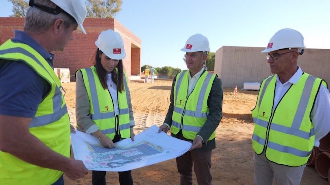 Esquelas.es | El alcalde de Lepe visita las obras del nuevo cementerio municipal que finalizarn en diciembre