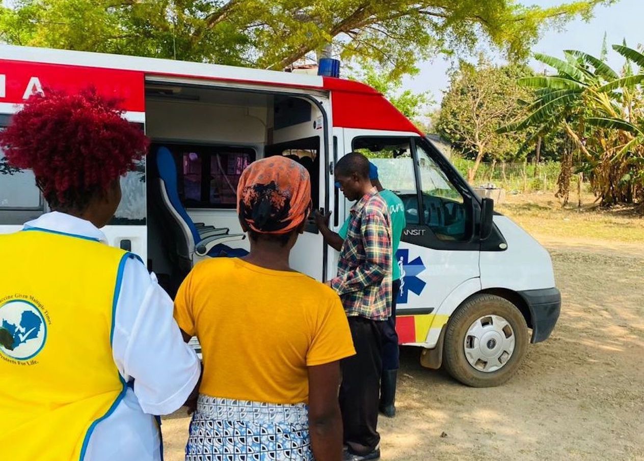 Esquelas.es | Una ambulancia viaja a Zambia para mejorar la asistencia sanitaria de una veintena de aleas