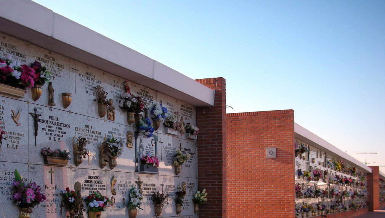 Esquelas.es | Un milln de euros para instalar plazas solares en las cubiertas de los nichos del Cementerio Sur de Madrid