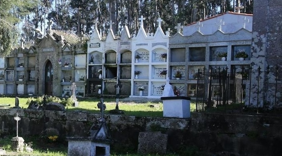 Esquelas.es | Bueu contina con las obras de pavimentacin y adecuacin del cementerio de Beluso