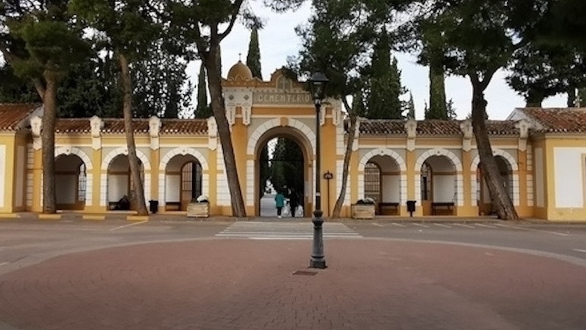 Esquelas.es | Construyen en el cementerio de Helln varias rampas de acceso a los pabellones de nichos