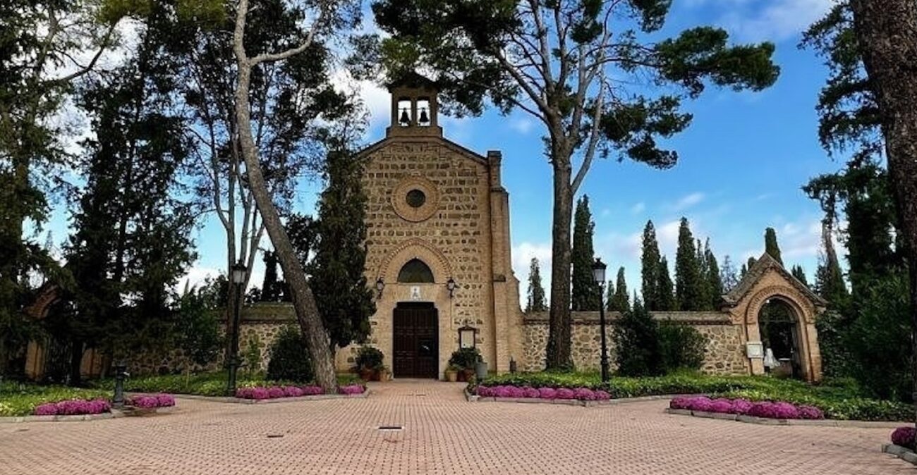 Esquelas.es | [BREVES] Inauguran el nuevo paseo del cementerio // Recuperan siete tumbas en el camposanto de Toledo