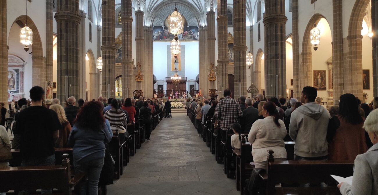 Esquelas.es | Con ms de 500 asistentes, Mmora celebra una misa memorial en la Catedral Baslica de Santa Ana