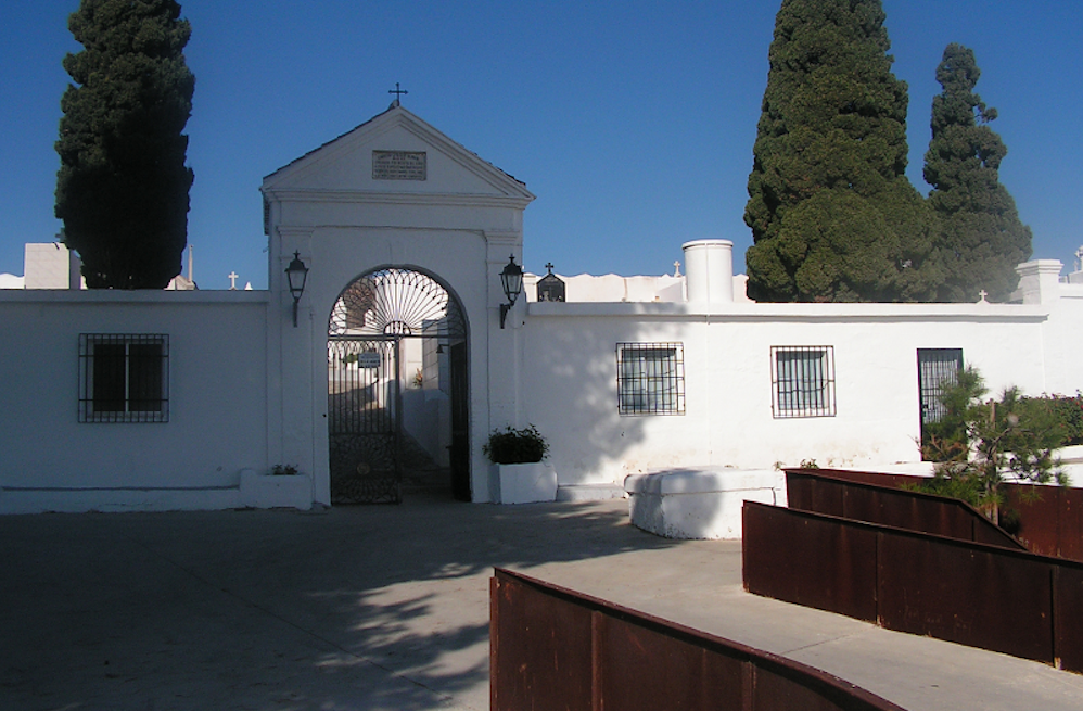 Esquelas.es | Salobrea reforma los baos del cementerio para adaptarlos a personas con discapacidad